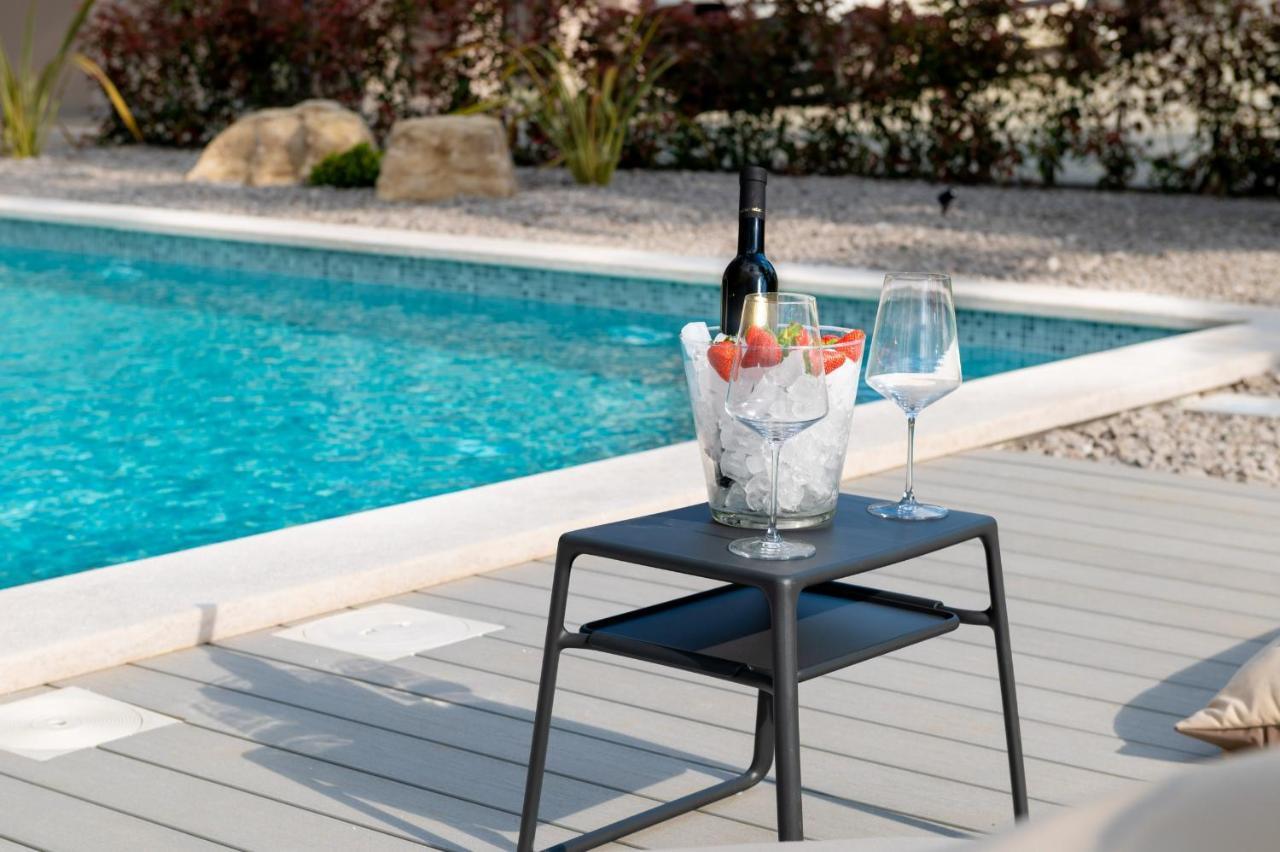 Potpićan Luxury Villa Santa Cruz With Xl Pool And Jacuzzi מראה חיצוני תמונה