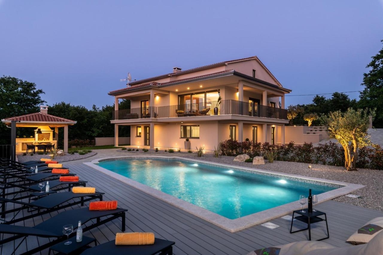 Potpićan Luxury Villa Santa Cruz With Xl Pool And Jacuzzi מראה חיצוני תמונה