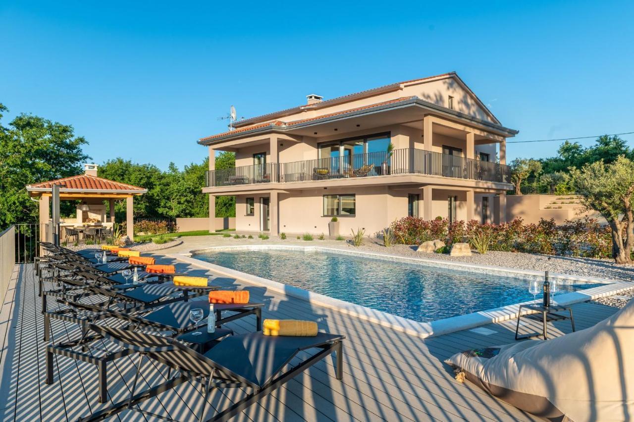 Potpićan Luxury Villa Santa Cruz With Xl Pool And Jacuzzi מראה חיצוני תמונה
