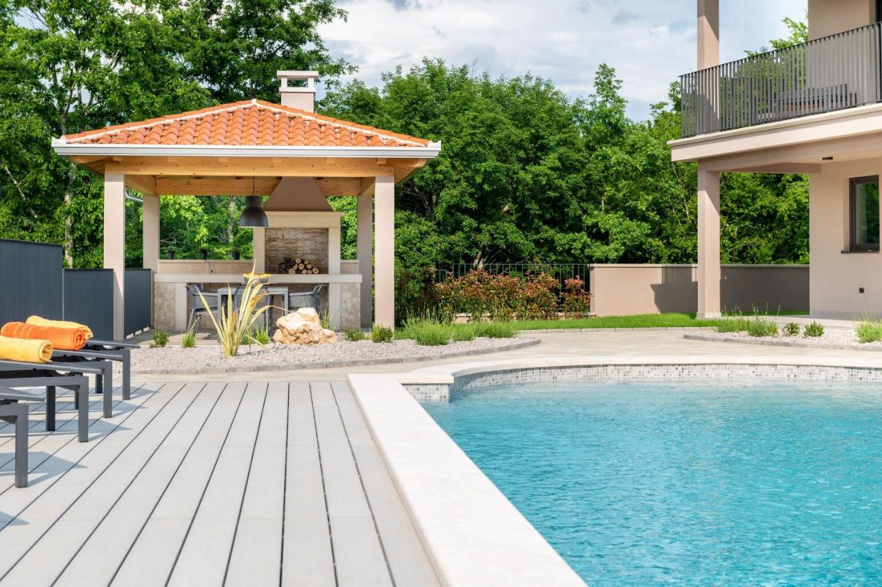 Potpićan Luxury Villa Santa Cruz With Xl Pool And Jacuzzi מראה חיצוני תמונה