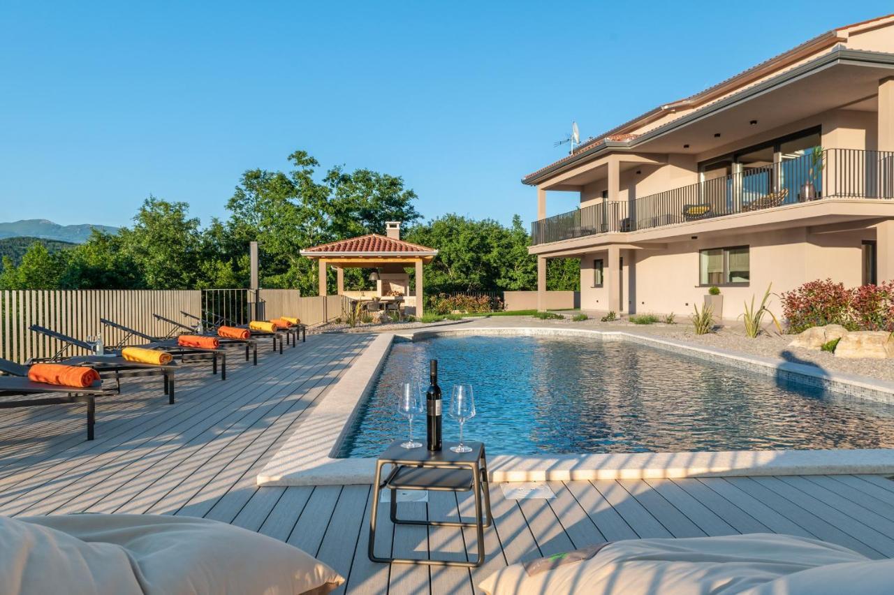 Potpićan Luxury Villa Santa Cruz With Xl Pool And Jacuzzi מראה חיצוני תמונה