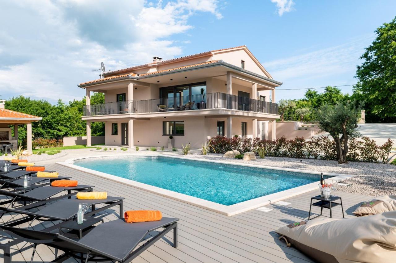 Potpićan Luxury Villa Santa Cruz With Xl Pool And Jacuzzi מראה חיצוני תמונה